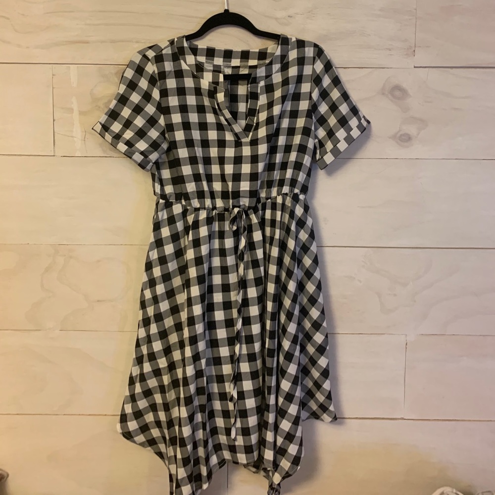 Gingham dress with tie